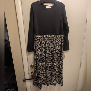 2/$20 NWT Black and White Floral Long Sleeve Dress